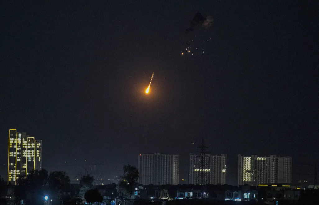 Atak rakietowy na Irak. Fot. PAP/EPA/GAILAN HAJI 