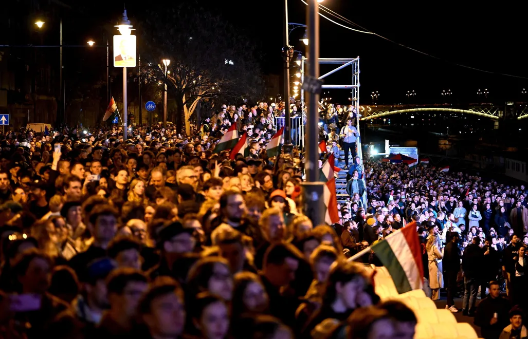 Tłumy na ulicach Budapesztu Fot. PAP/EPA/ROBERT HEGEDUS