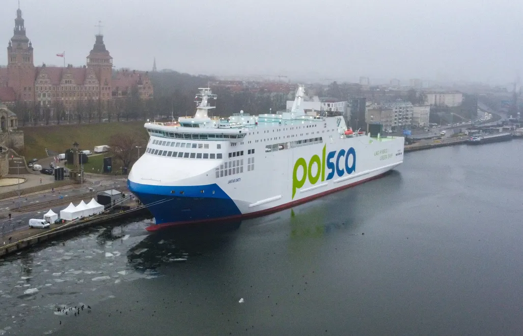 Nowy prom Jantar Unity przy Bulwarze Chrobrego w Szczecinie, 17 bm. Należący do spółki Polskie Promy Jantar Unity to jedna z najnowocześniejszych tego typu jednostek na Bałtyku. Fot. PAP/Marcin Bielecki