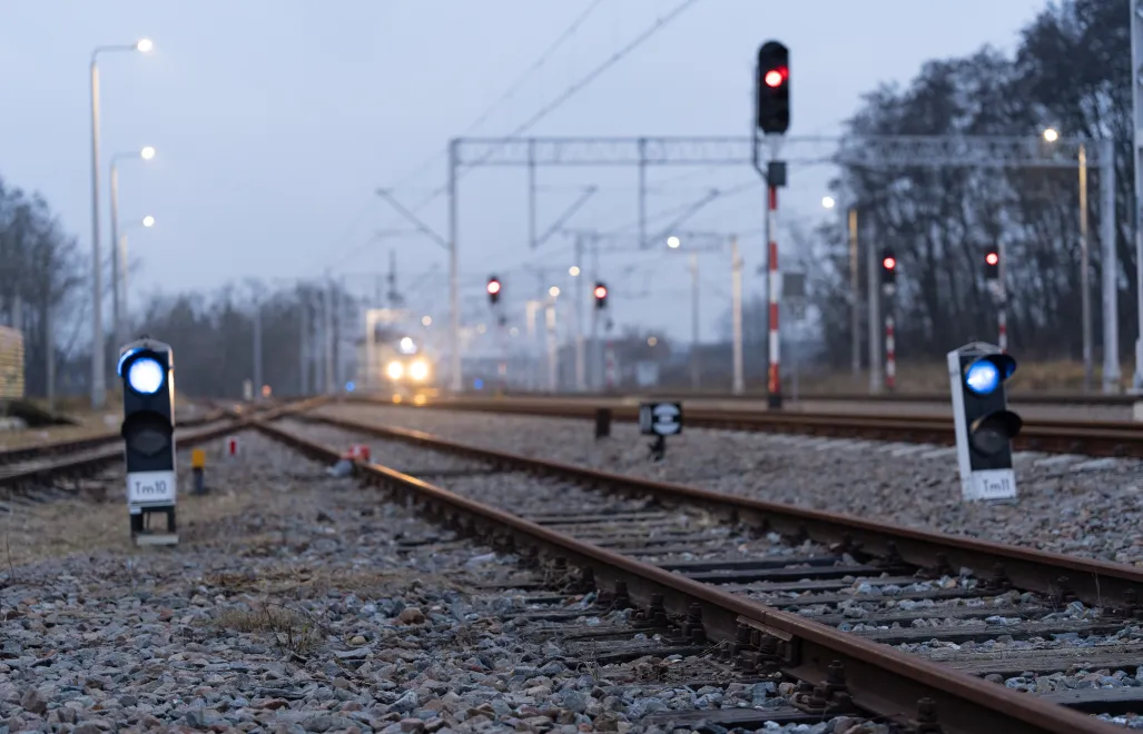 Ruch pociągów został przywrócony. Fot. Adobe Stock/lumofoto