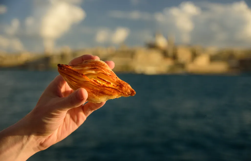 Maltańskie pastizzi. Fot. molenira/Adobe Stock