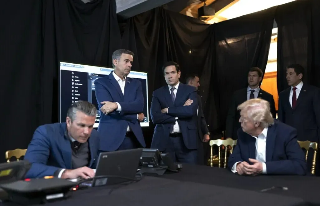 Дональд Трамп, Пит Хегсет, Джон Рэтклифф, Марко Рубио во время просмотра военных действий в Венесуэле. Fot. PAP/EPA/WHITE HOUSE PRESS OFFICE HANDOUT