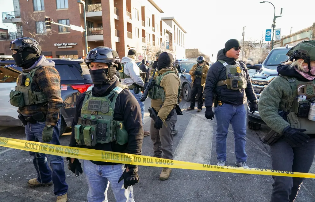 Agenci ICE. Fot. EPA/CRAIG LASSIG