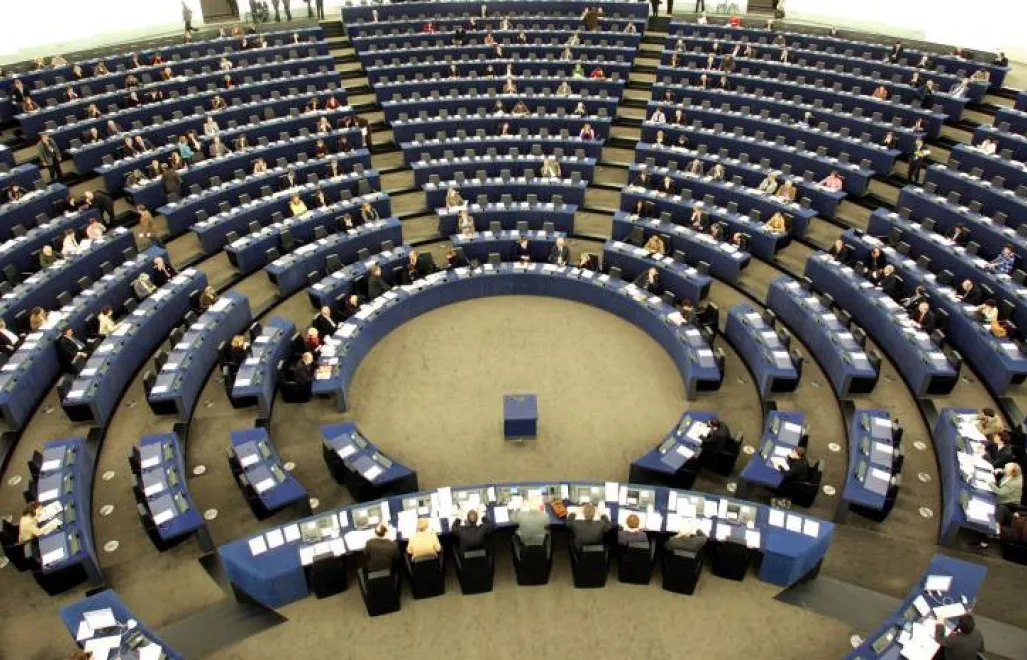 Sala plenarna PE w Strasburgu Fot. PAP/EPA/CHRISTOPHE KARABA