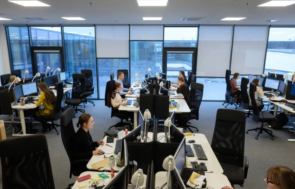 Praca w biurze - zdjęcie ilustracyjne Fot. PAP/Jakub Kaczmarczyk