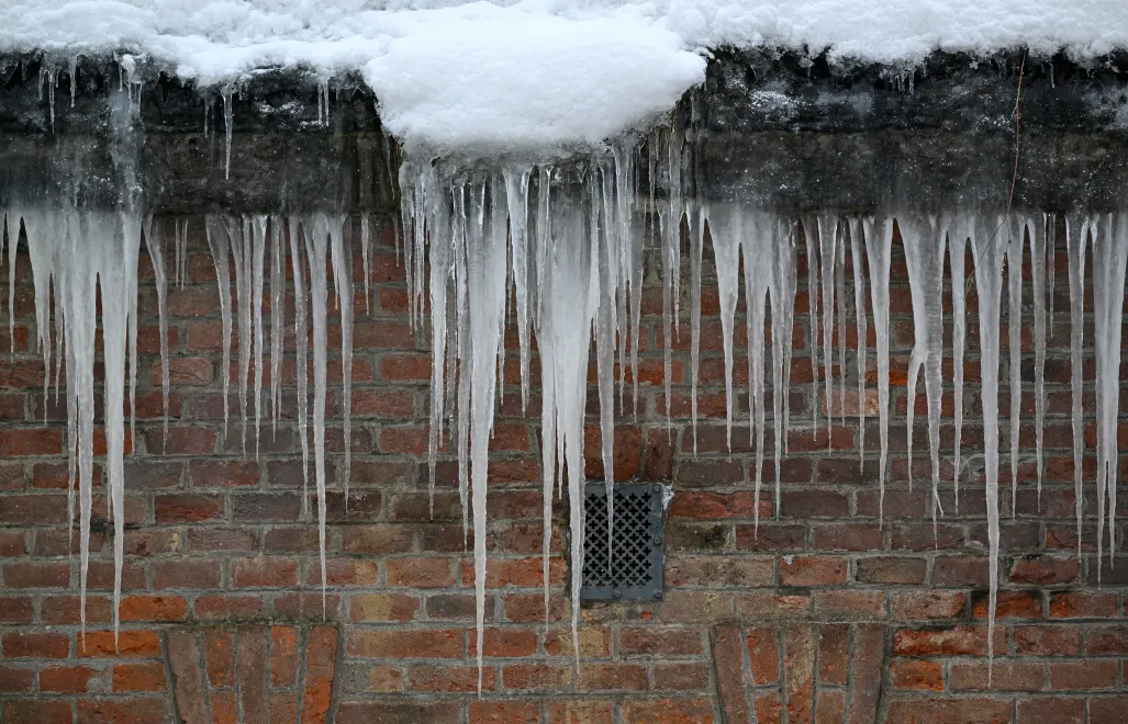 Sople lodu. Fot. PAP/Darek Delmanowicz