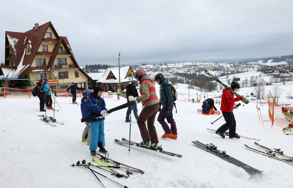 Narciarze na szlakach w Tatrach. Zdj. Ilustracyjne. Fot. PAP/Grzegorz Momot