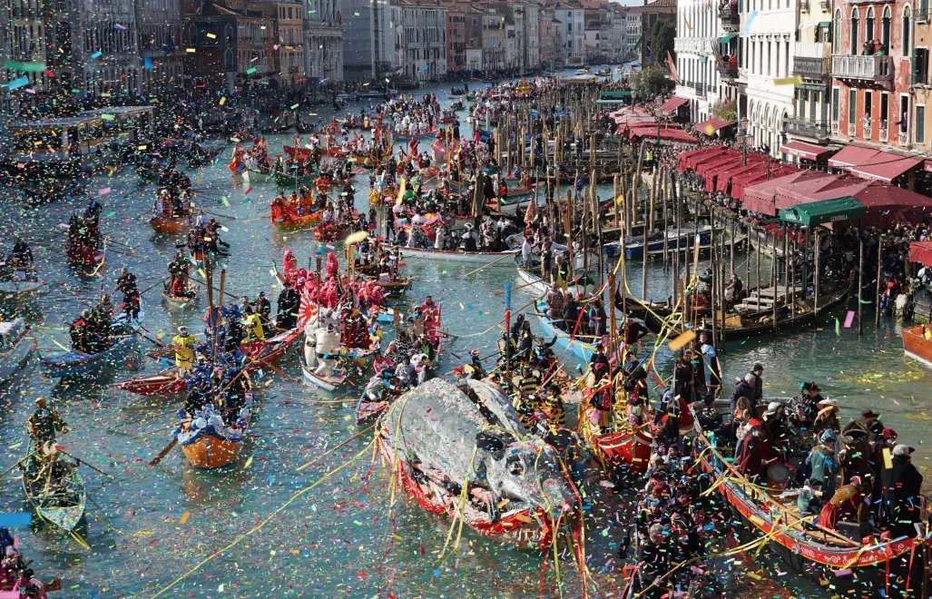 Zeszłoroczny karnawał w Wenecji. Fot. PAP/EPA/ANDREA MEROLA