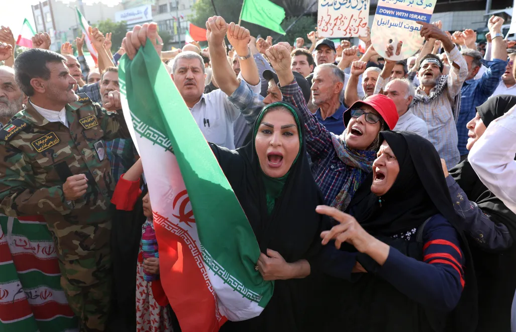 Kobiety podczas protestów w Teheranie. Zdj. ilustracyjne. Fot. PAP/EPA/ABEDIN TAHERKENAREH