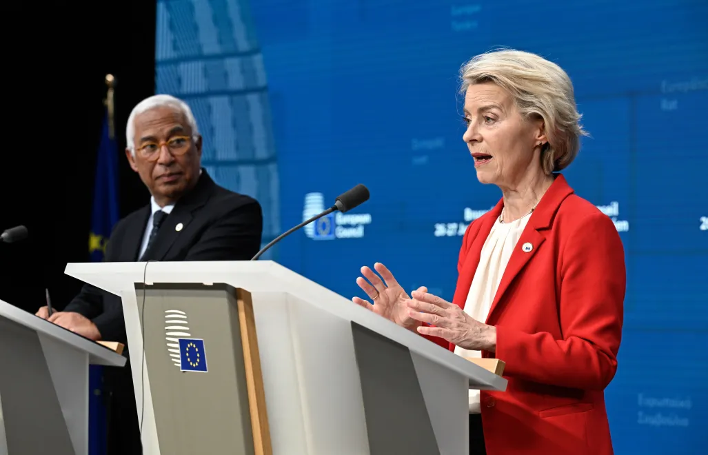 Przewodniczący Rady Europejskiej Antonio Costa i przewodnicząca Komisji Europejskiej Ursula von der Leyen. Fot. PAP/Wiktor Dąbkowski