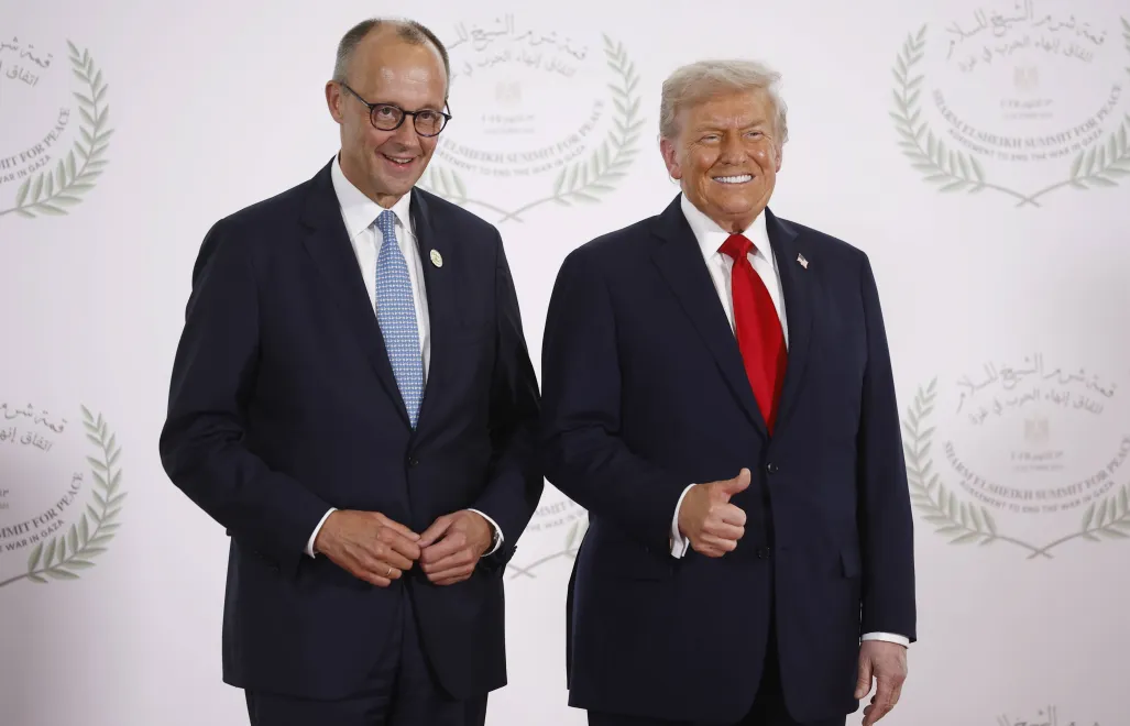 Kanclerz Niemiec Friedrich Merz i prezydent USA Donald Trump. Fot. PAP/EPA/YOAN VALAT / POOL