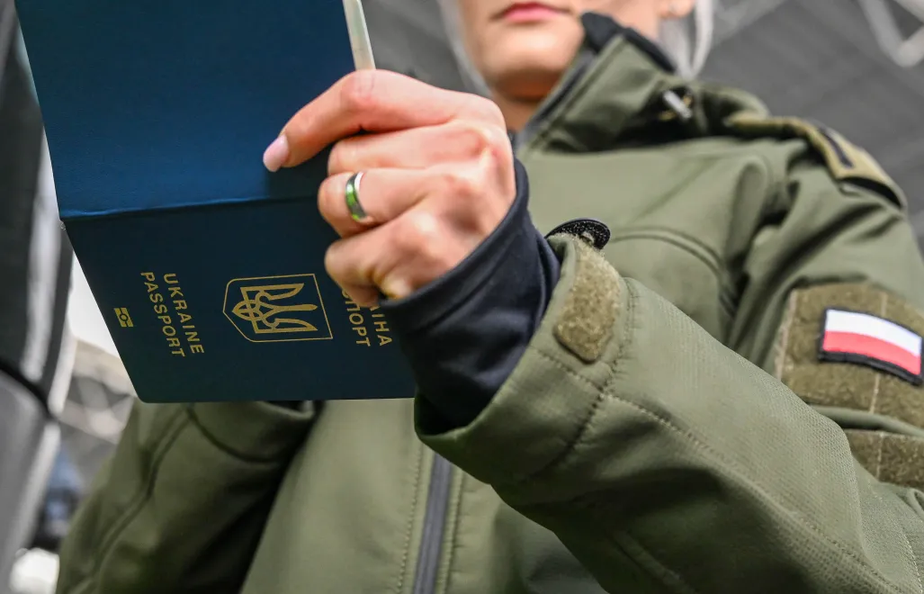 Перевірка документів на польсько-українському кордоні. Фотоілюстрація. Fot. PAP/Darek Delmanowicz