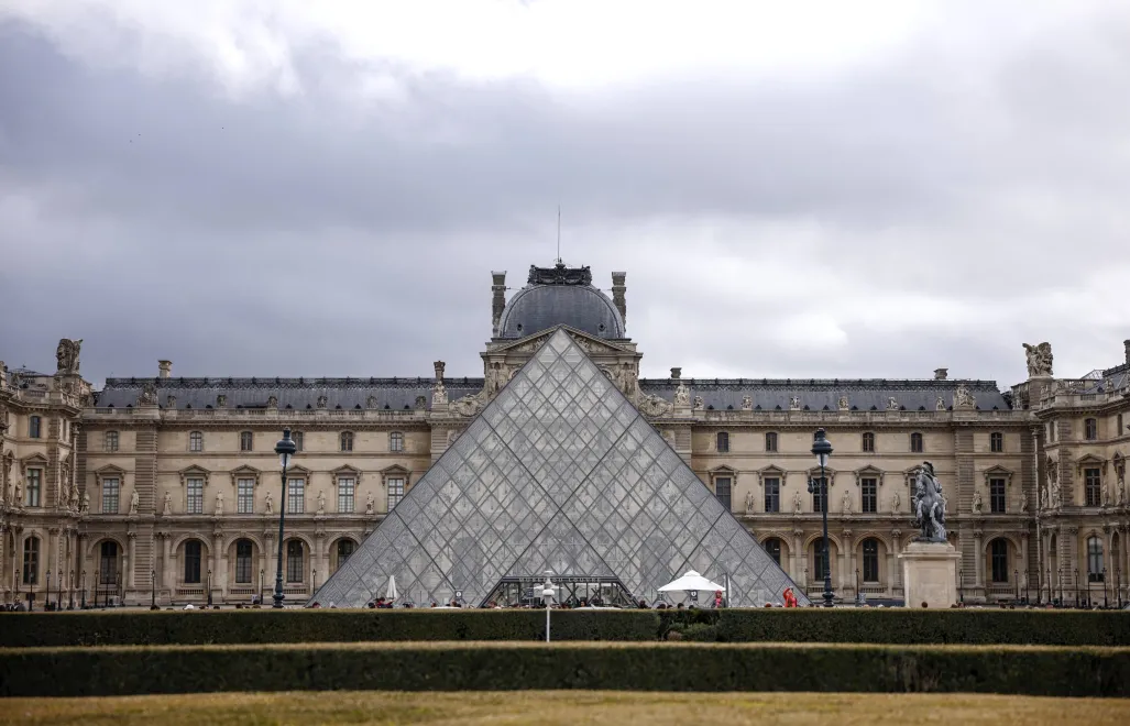 Luwr. Fot. PAP/EPA/YOAN VALAT 