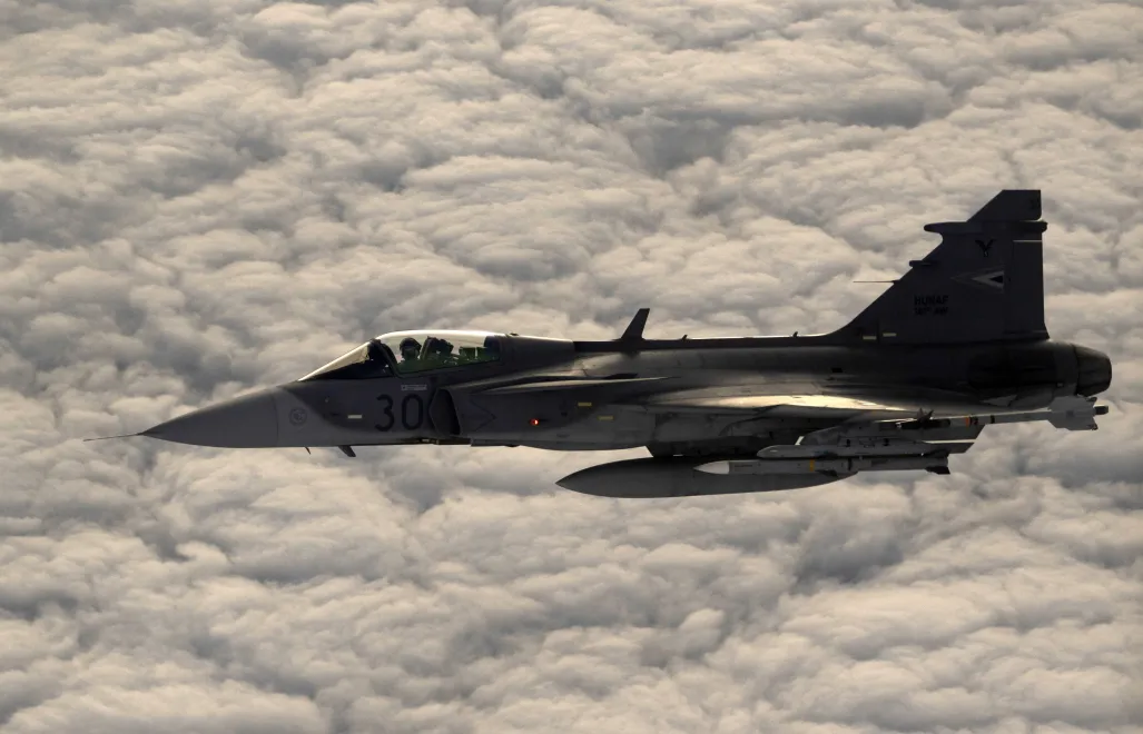 Samolot Gripen (zdj. ilustracyjne) Fot. PAP/EPA/ROBERT HEGEDUS