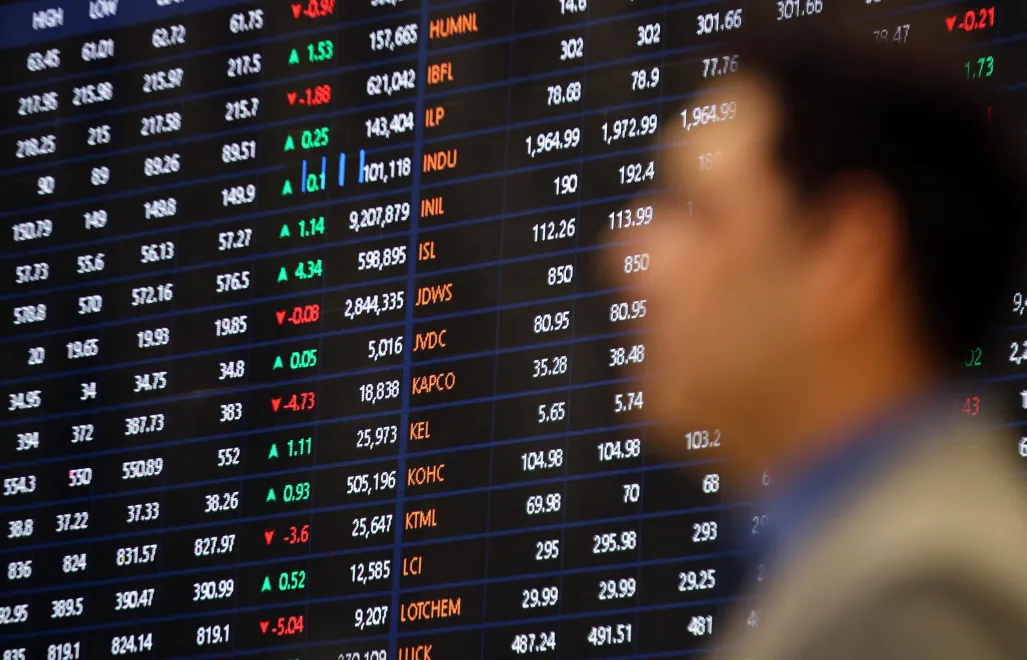 Trader na giełdzie Fot. PAP/EPA/REHAN KHAN