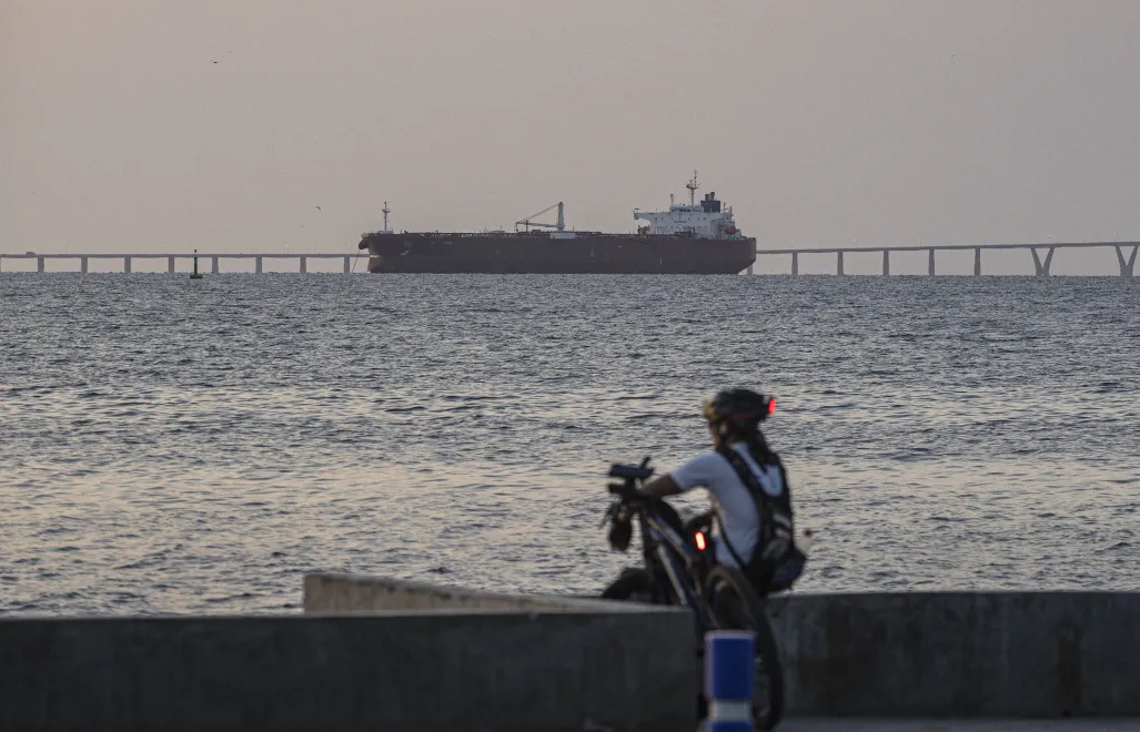 Tankowiec w pobliżu wenezuelskiego wybrzeża, zdjęcie ilustracyjne, fot. PAP/EPA/Henry Chirinos