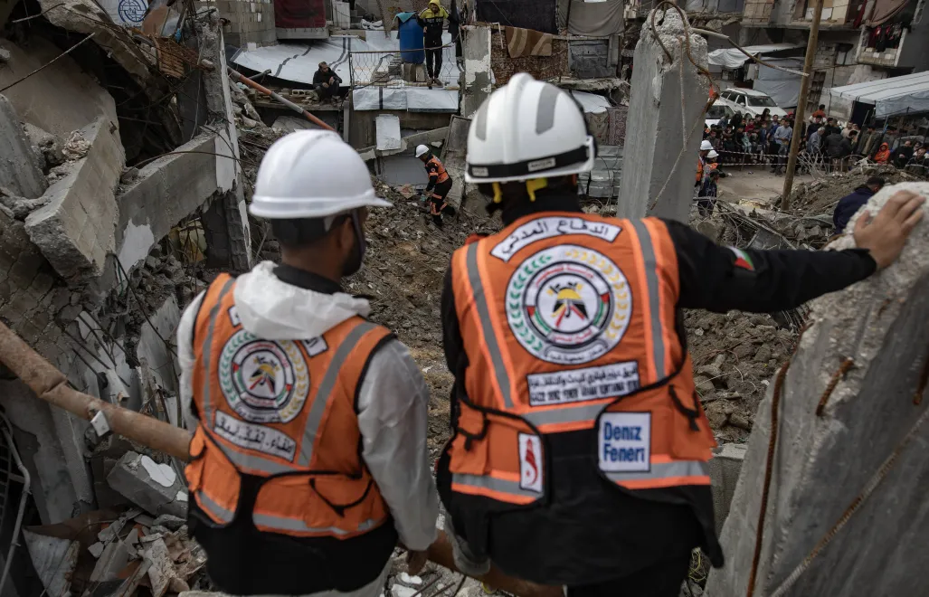 Służby ratunkowe w Strefie Gazy. Zdj. Ilustracyjne. Fot. PAP/EPA/HAITHAM IMAD