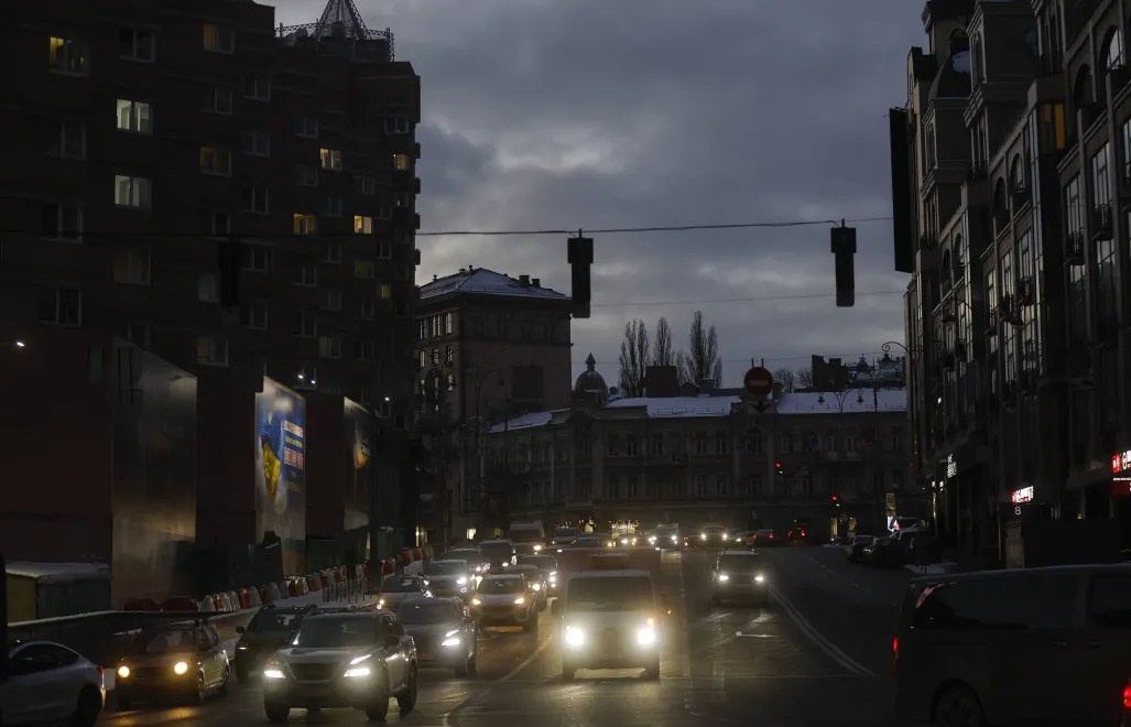 Блекаут в українській столиці. Fot. PAP/EPA/SERGEY DOLZHENKO