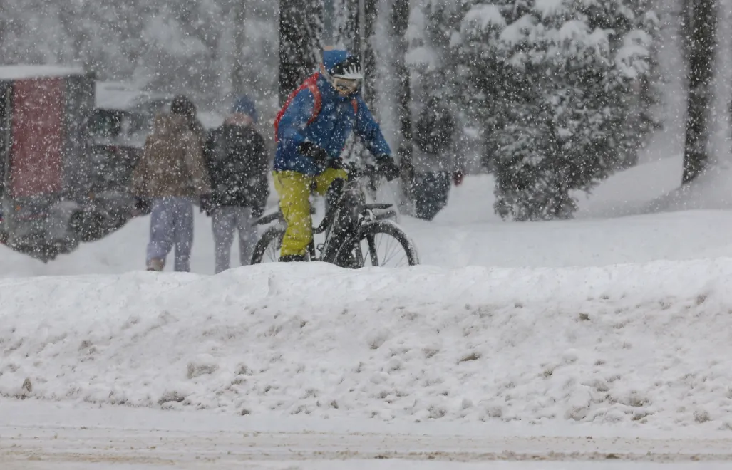 Intensywne opady śniegu. Fot. PAP/Grzegorz Momot