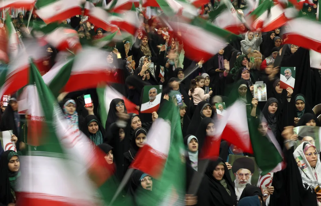 Иран. Митинг на годовщину смерти Сулеймани.  Fot. PAP/EPA/ABEDIN TAHERKENAREH