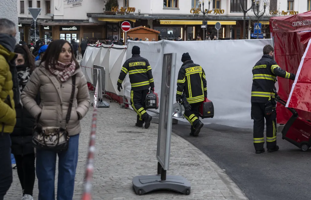 Pożar w barze w Crans-Montanie. Fot. PAP/EPA/ALESSANDRO DELLA VALLE