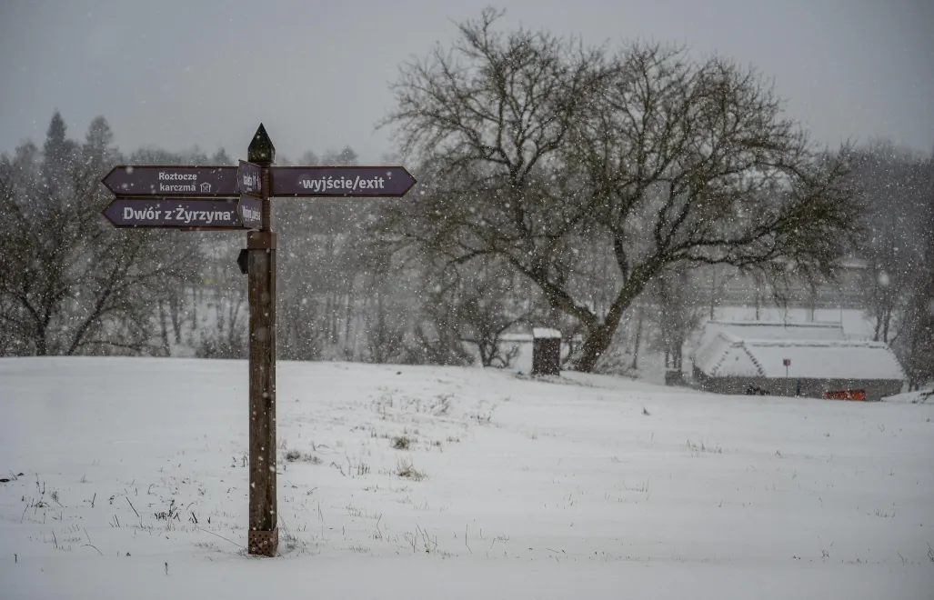 Śnieg w Muzeum Wsi Lubelskiej Fot. PAP/Wojtek Jargiło