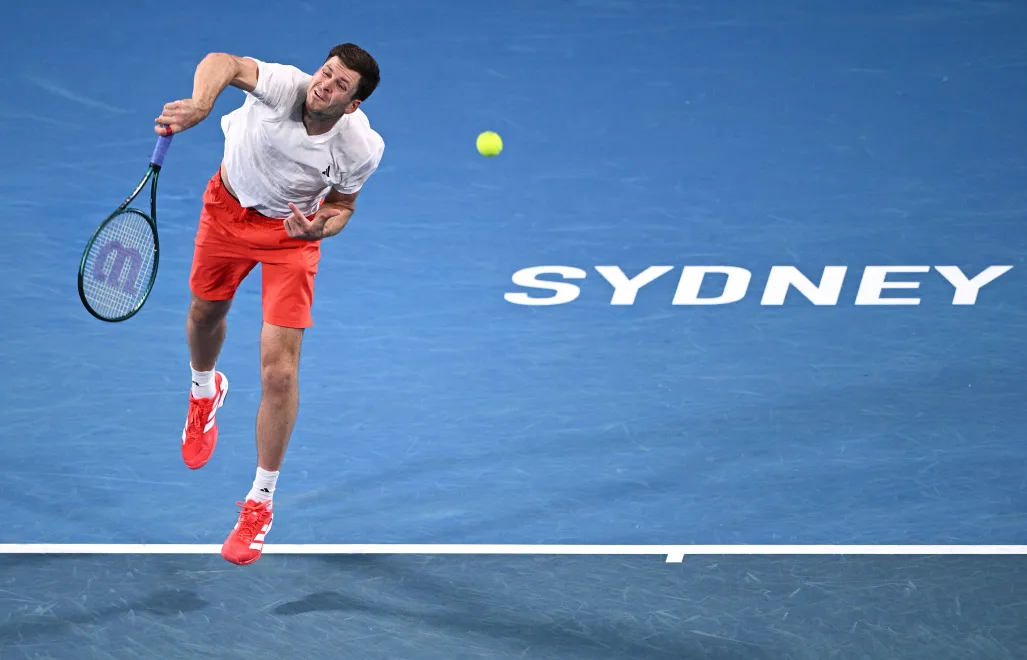 Hubert Hurkacz wygrał z Taylorem Fritzem 7:6. Fot. PAP/EPA/DAN HIMBRECHTS