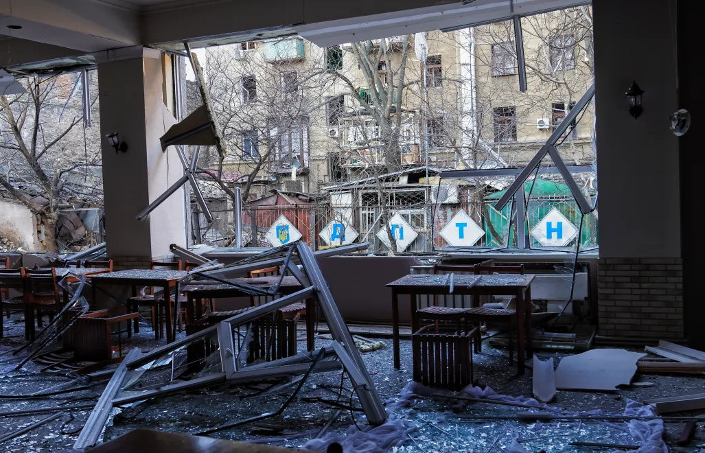 Zniszczenia po rosyjskim ataku w Odessie, fot. PAP/Alena Solomonova