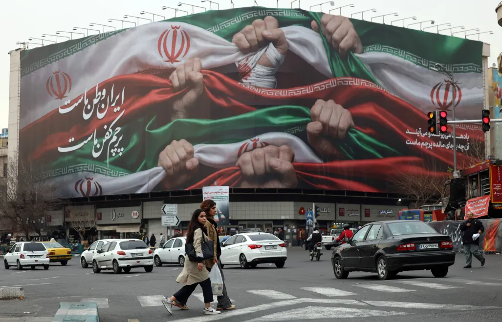Bilboard w Teheranie, zdjęcie ilustracyjne, fot. PAP/EPA/ABEDIN TAHERKENAREH