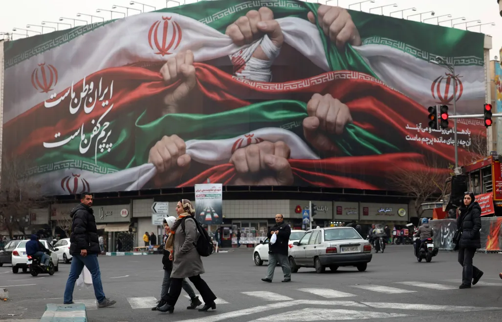 Billboard z napisem „Iran jest naszą ojczyzną” w Teheranie Fot. PAP/EPA/ABEDIN TAHERKENAREH