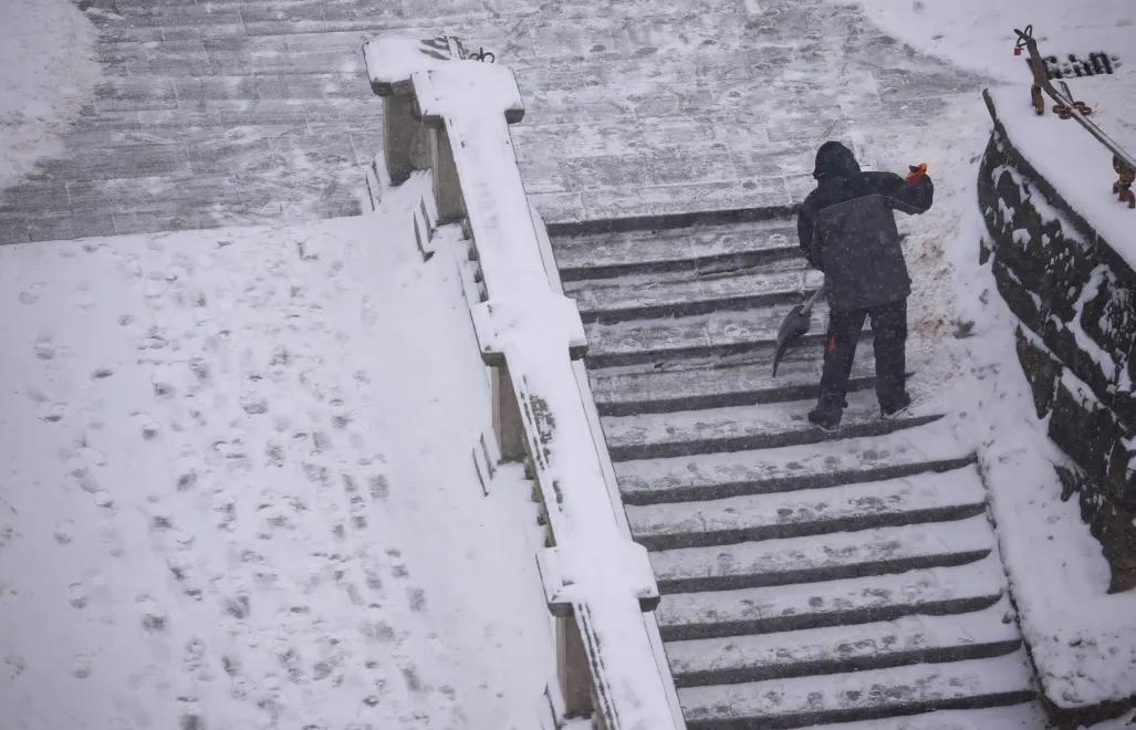 Centrum wydało również alert przed marznącym deszczem i gołoledzią. Fot. PAP/	Leszek Szymański (zdjęcie ilustracyjne)