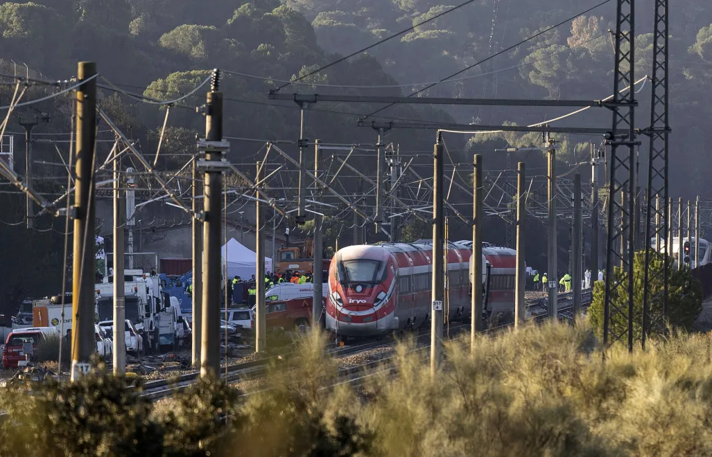Miejce katastrofy kolejowej w Adamuz na południu Hiszpanii, fot. PAP/EPA/EFE/Jorge Zapata