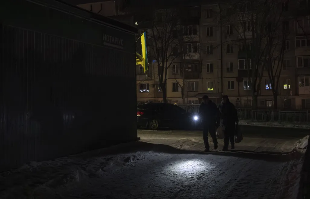 Kijów bez prądu. Fot. PAP/EPA/MAXYM MARUSENKO