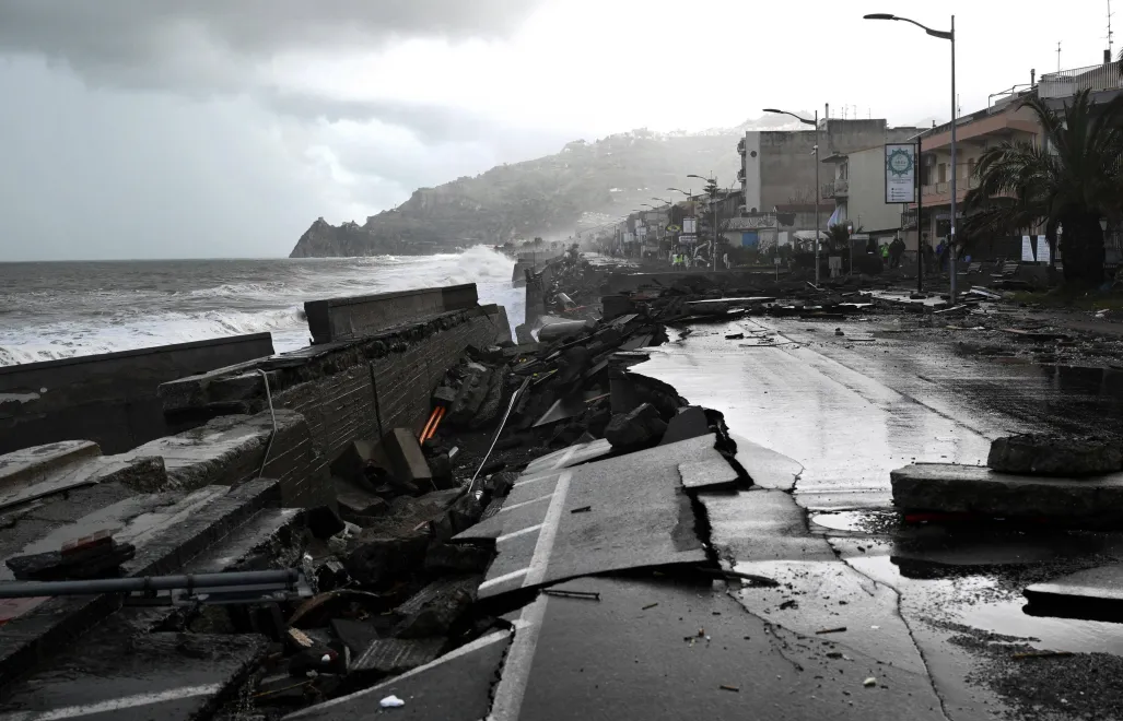 Zniszczenia na Sycylii, fot. PAP/EPA/ANSA/CARMELO IMBESI