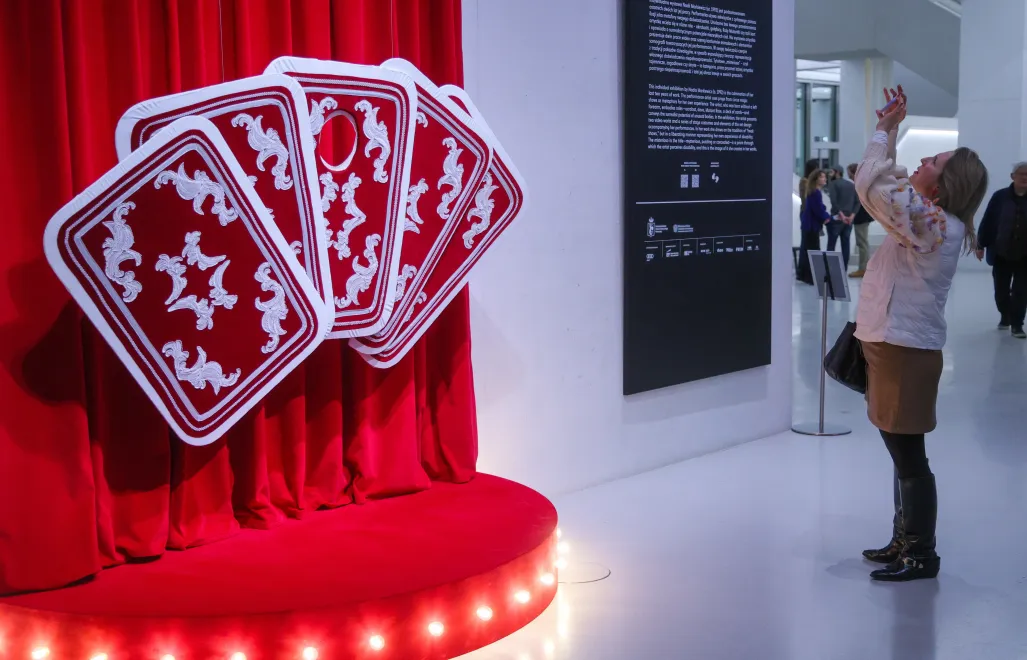 Warszawa, 29.01.2026. Otwarcie wystawy "Misterioso" Nadii Markiewicz w Muzeum Sztuki Nowoczesnej w Warszawie. Fot. PAP/Rafał Guz