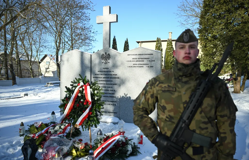 W sobotę poświęcono pomnik na ich mogile. Fot. PAP/Adam Warżawa
