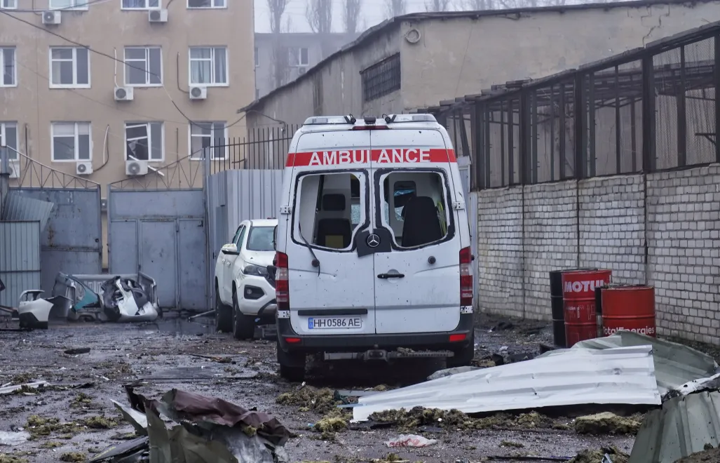 Salon sprzedaży samochodów zniszczony w wyniku rosyjskiego ataku w Odessie Fot. PAP/Alena Solomonova