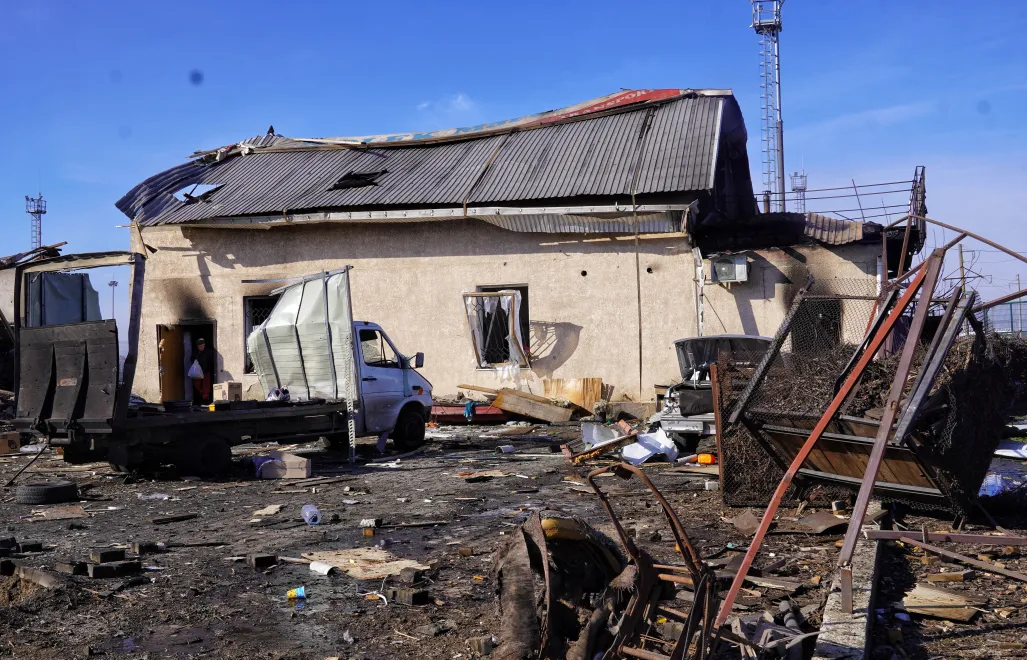 Zniszczenia po rosyjskim ataku dronowym na Czarnomorsk w obwodzie odeskim. Fot. PAP/Alena Solomonova