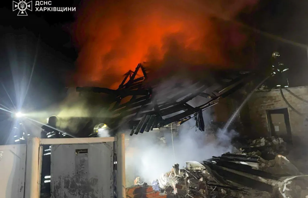 Рятувальники працюють на місці удару в Богодухові. Fot. Facebook / ДСНС України, ДСНС Харківщини