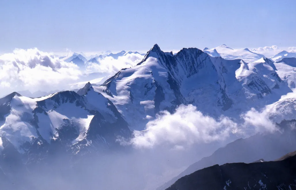 Alpejski szczyt Grossglockner (3798 m.n.p.m). Fot. PAP/EPA/GINDLFOTO