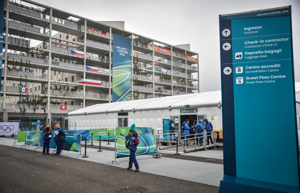 Wioska olimpijska w Mediolanie. Fot. EPA/MATTEO CORNER
