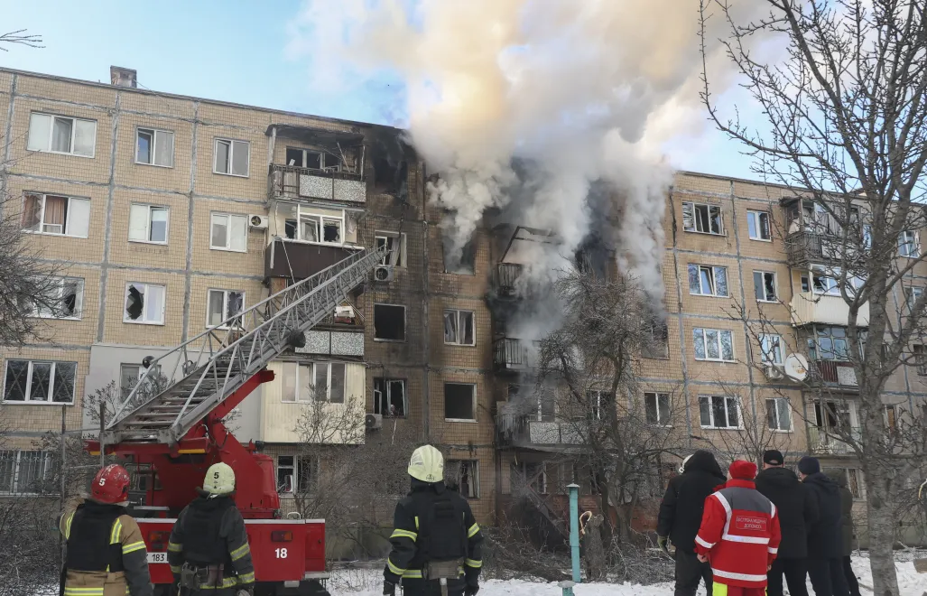 Pod zmasowanym atakiem znalazł się także Charków. Fot. PAP/PAP/EPA/SERGEY KOZLOV