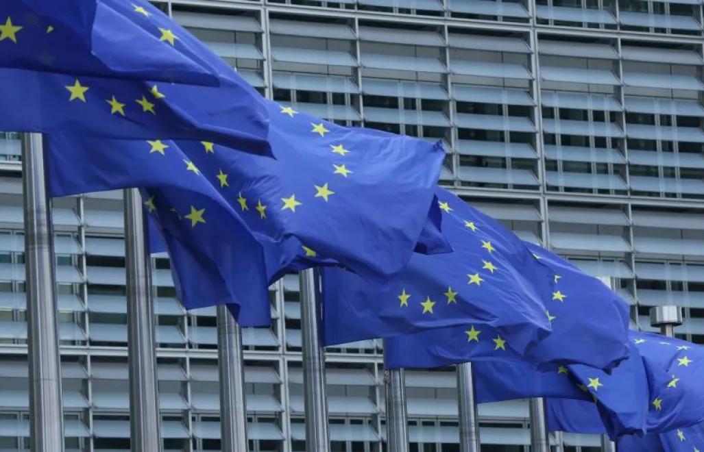 Flagi Unii Europejskiej. Fot. EPA/OLIVIER HOSLET