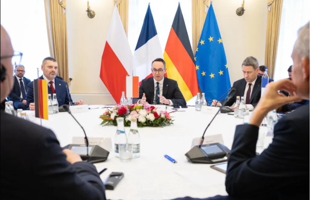 Podpisany dokument zakłada rozwijanie współpracy w zakresie poprawy transgranicznej sieci kolejowej łączącej Polskę z Niemcami i Francją. Fot. X/Dariusz Klimczak