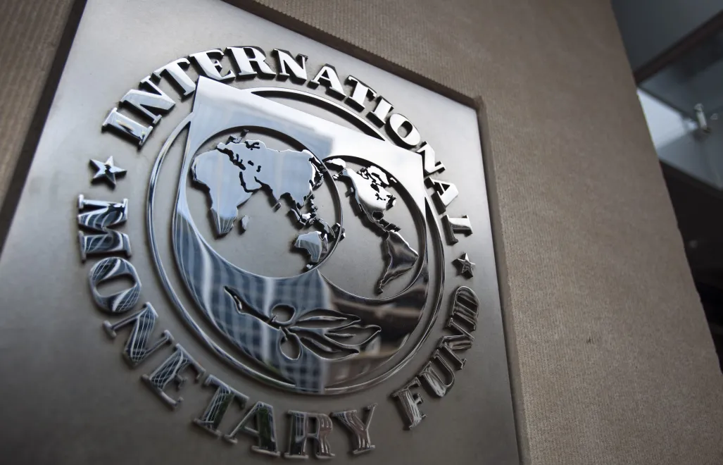 Логотип Міжнародного валютного фонду (МВФ). Fot. PAP/EPA/JIM LO SCALZO