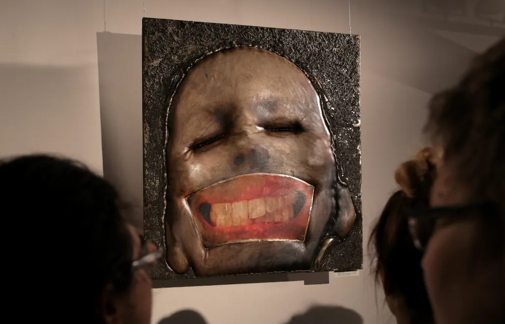 Wernisaż wystawy Anny Drońskiej pt. Melancholia. Artyska obrazuje stany emocjonalne towarzyszące depresji Fot. PAP/Tomasz Waszczuk