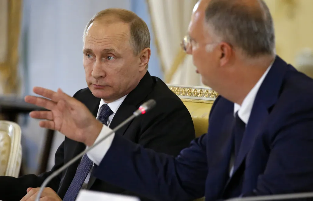 Władimir Putin, Kiriłł Dmitrijew. Fot. PAP/ EPA/SERGEI CHIRIKOV 