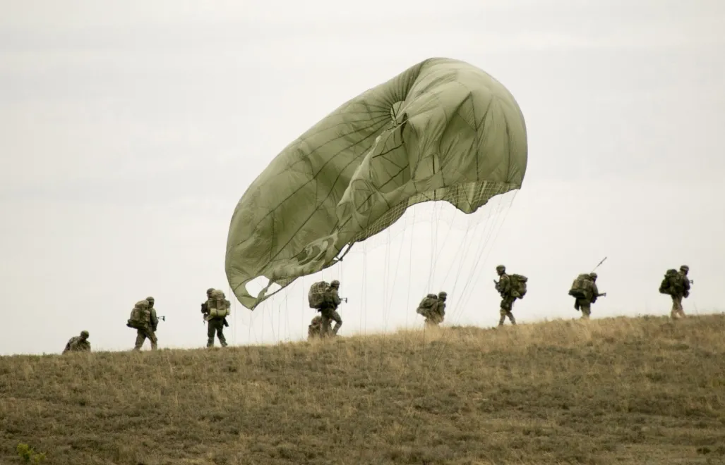  Солдати з десантних бригад беруть участь у спільних маневрах, фотоілюстрація. Fot. PAP/EPA/JAVIER CEBOLLADA