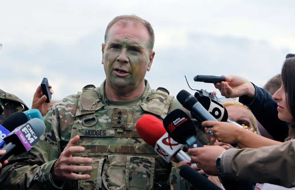 Były dowódca amerykańskich sił lądowych w Europie gen. Ben Hodges. Fot. PAP/EPA/	BOGDAN CRISTEL