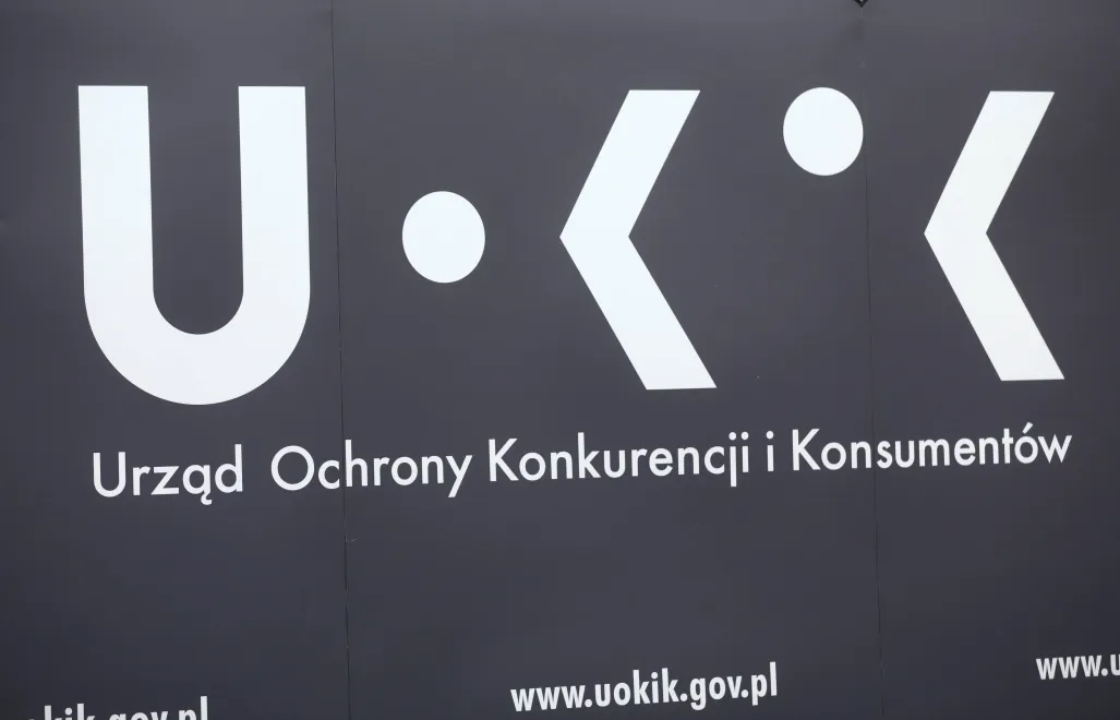Logo Urzędu Ochrony Konkurencji i Konsumentów. Zdj. Ilustracyjne. Fot. PAP/Rafał Guz